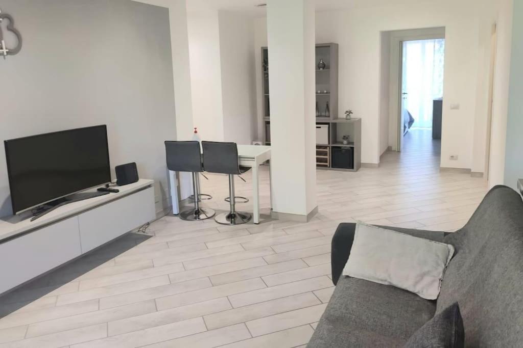 Ampio Bilocale In Zona Porta Vittoria / Corso Lodi Appartement Milaan Buitenkant foto